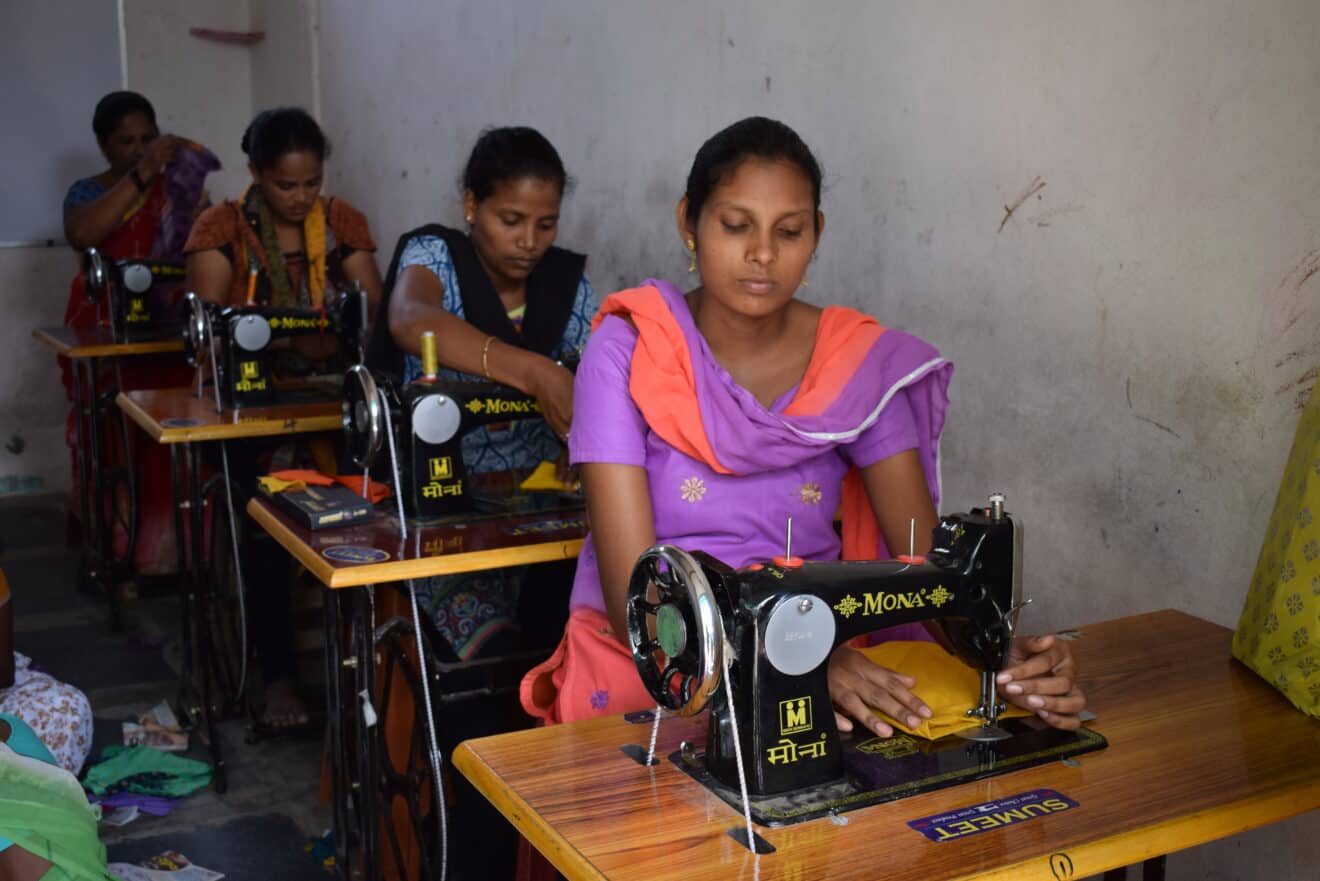 Sewing Machines for widows (2)